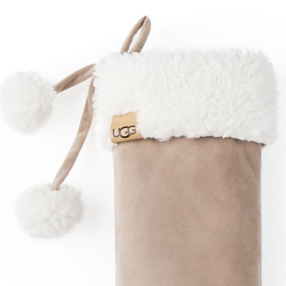 🆕NWT UGG Exclusive BLISS Holiday Classic Khaki PUTTY Stockings with Pom Poms - Picture 4 of 4